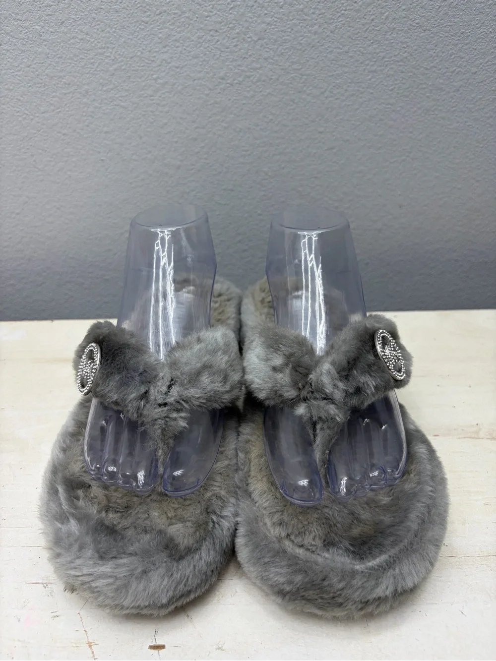 Michael Kors Gray Faux Fur Thong Sandals Size 8